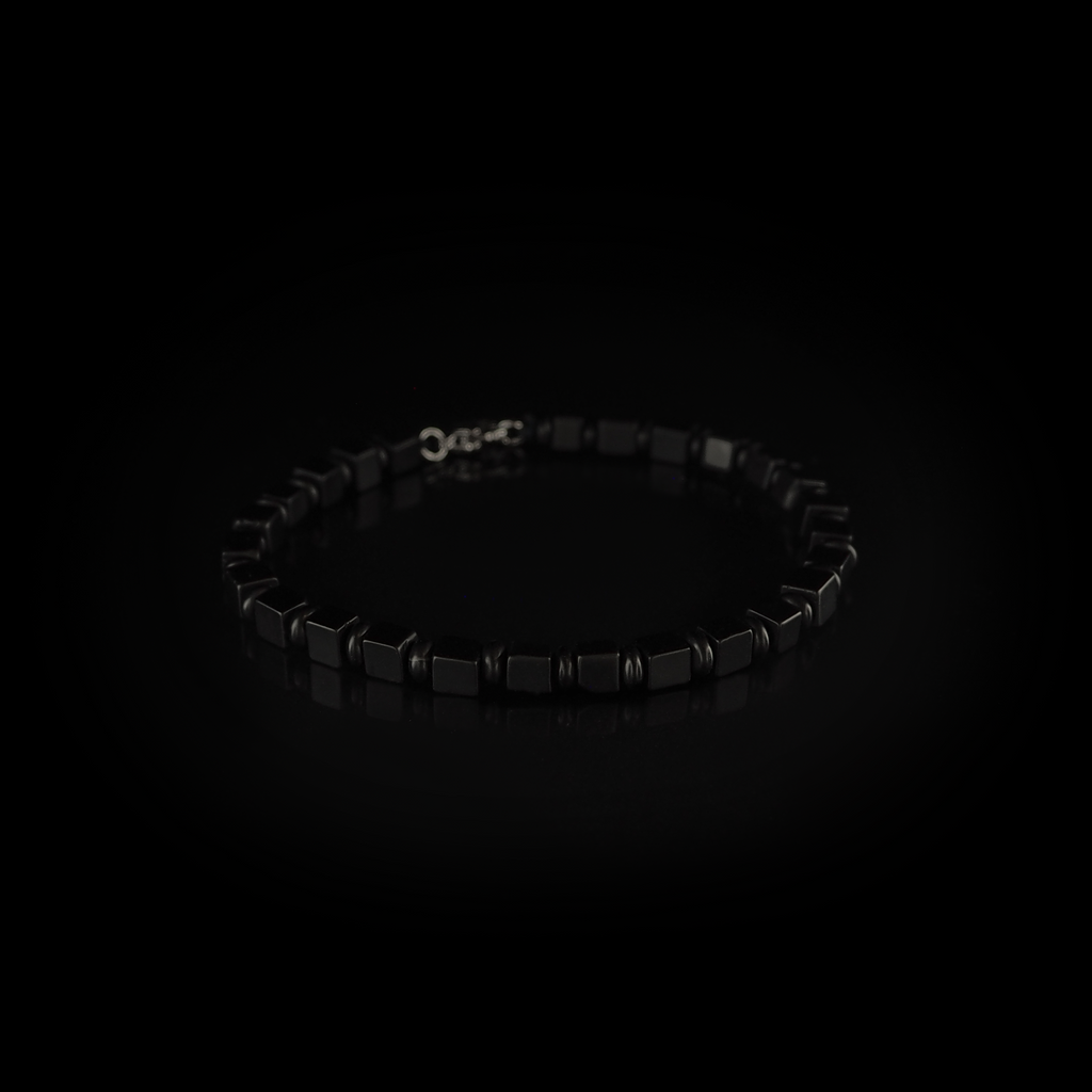 ONYX CUBES ARMBAND
