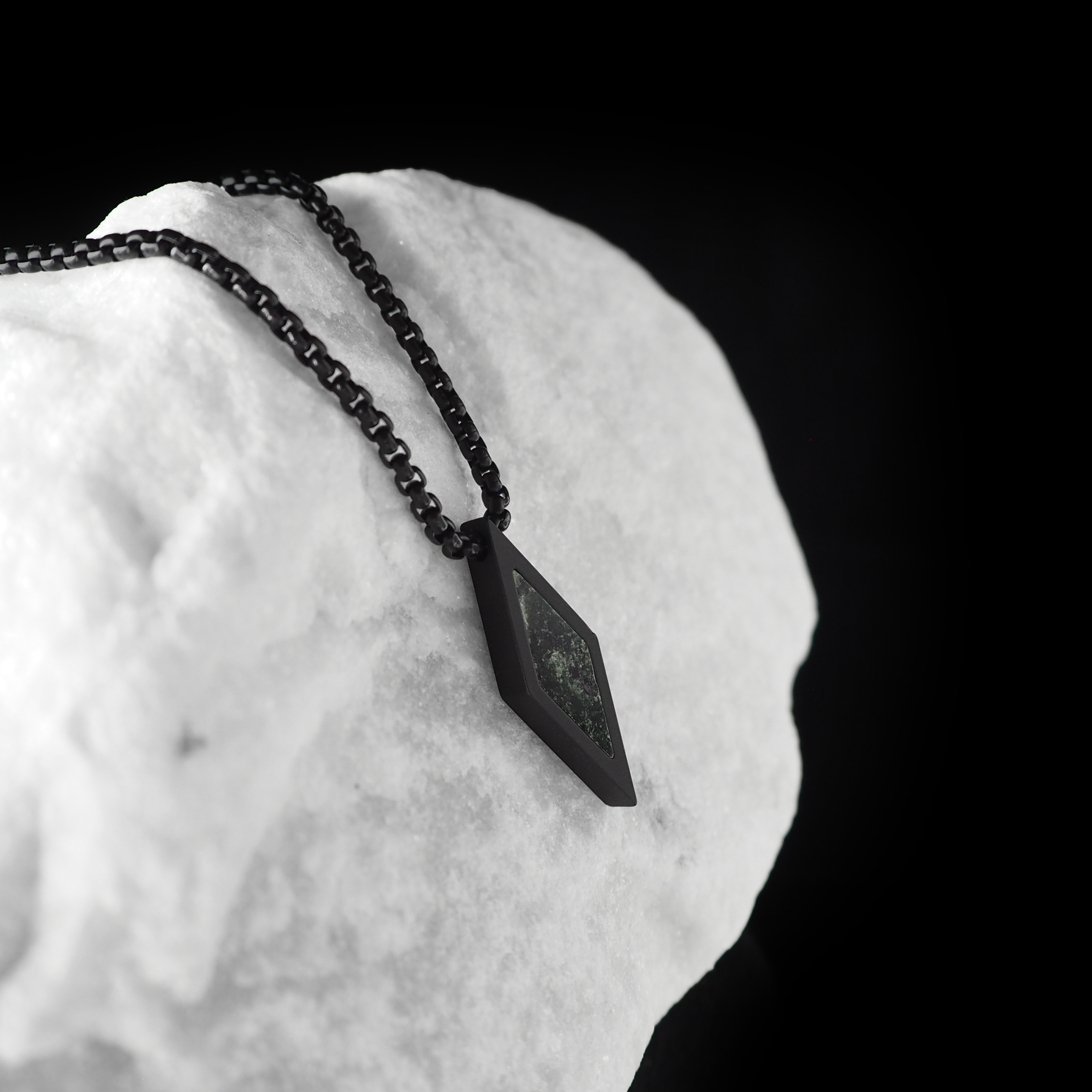 NEXRA GRÜNER MARMOR SCHWARZ